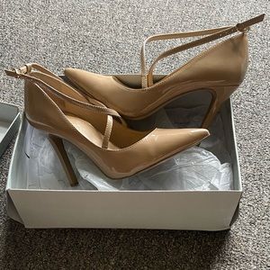Jessica Simpson nude heels
